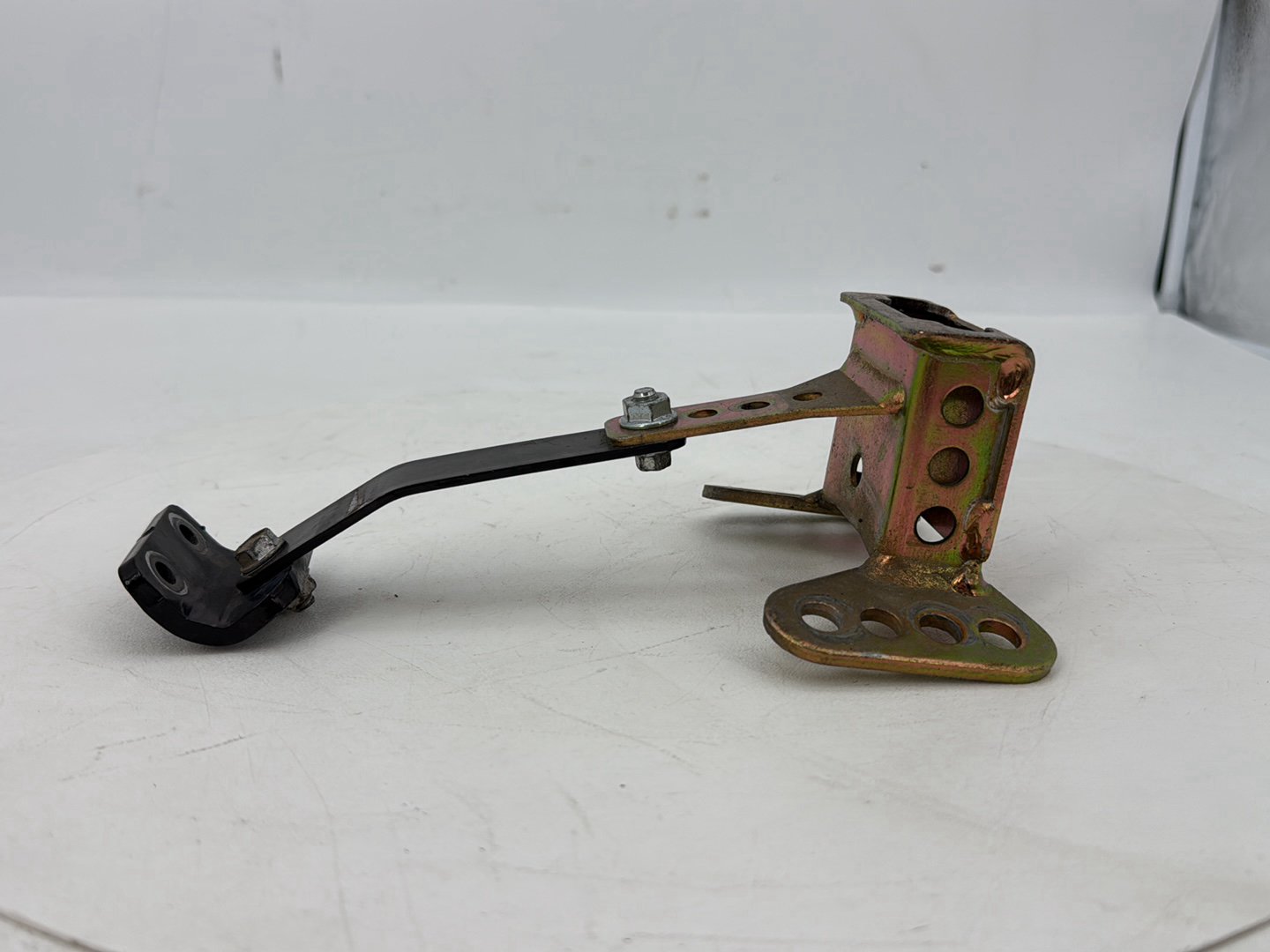2007 - 2011 Harley-Davidson Touring Electra Glide Ultra Front Driver Rider Backrest Bracket Mount 52589-09A