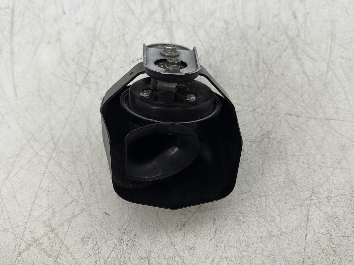 2004 Harley Road King Touring Custom FLHRSI OEM Signal Horn Klaxon Beep