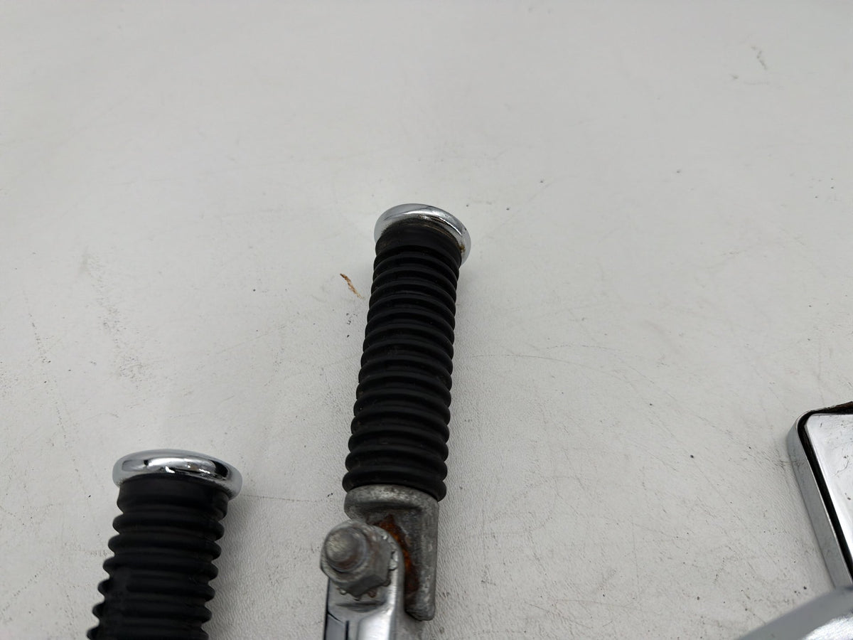 2005 Harley Dyna Super Glide Custom FXDC OEM Left Right Foot Brake Control Pegs