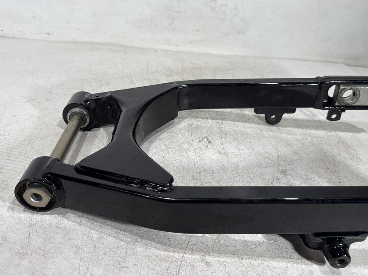 2014 Harley Dyna Low Rider FXDL OEM Rear Fork Swingarm Swing Arm 47820-10