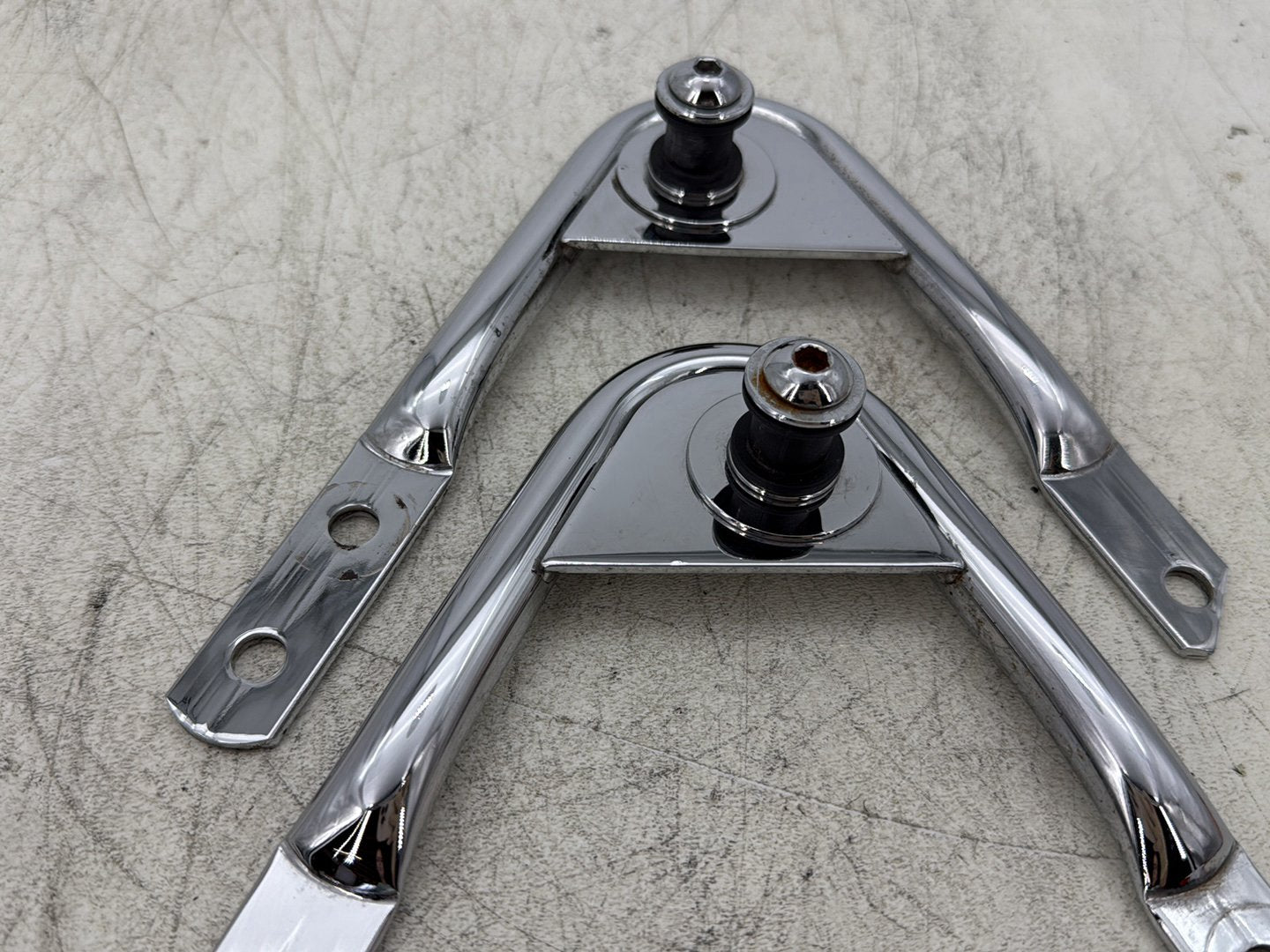 2007 Harley Touring FLHTC Electra Glide Classic OEM Detachable Tour Pak Luggage Box Bracket
