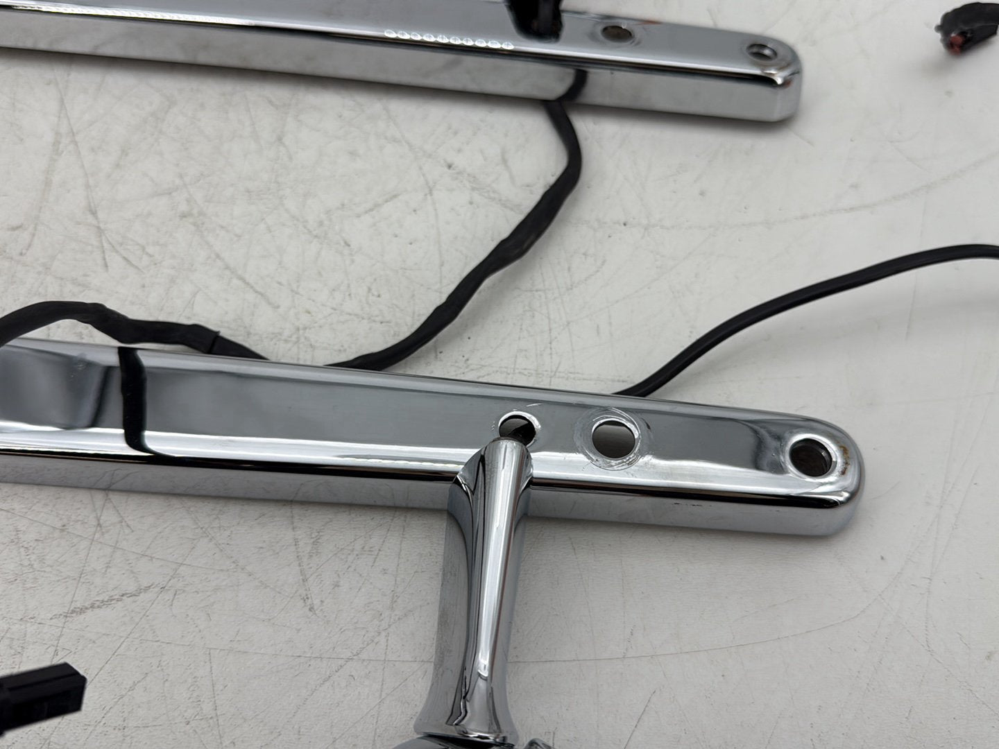 2005 Harley Dyna FXDWG Wide Glide OEM Rear Left Right Fender Struts Bracket & Turn Signal