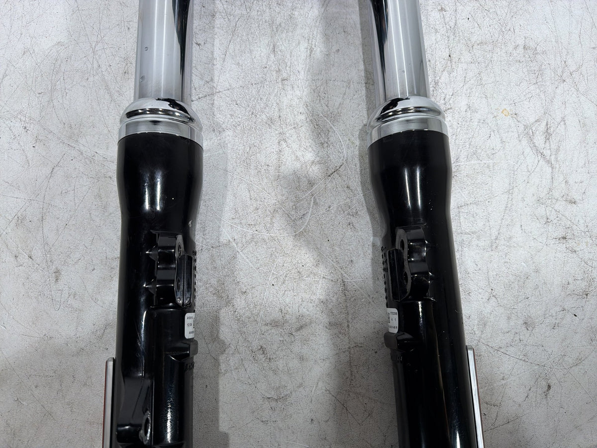 2017 Harley Dyna Street Bob OEM Front Triple Tree Set & LH RH Fork Legs Sliders