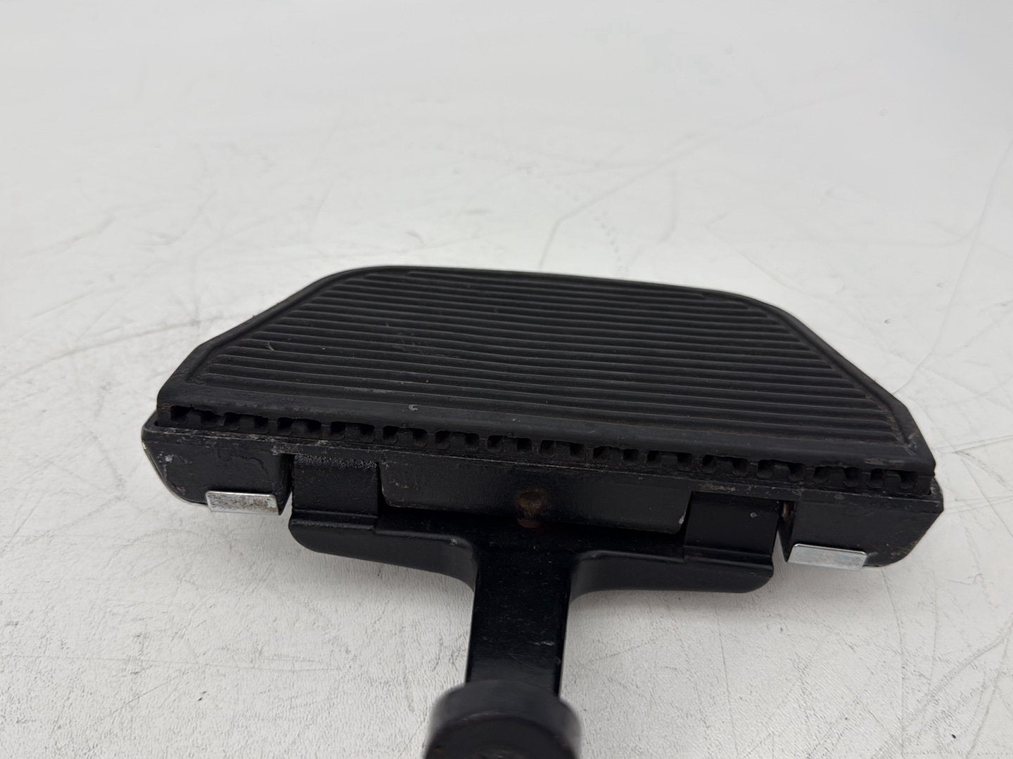 2006 Harley Touring FLHRI Road King OEM 1 Passenger Floorboard Foot Rest