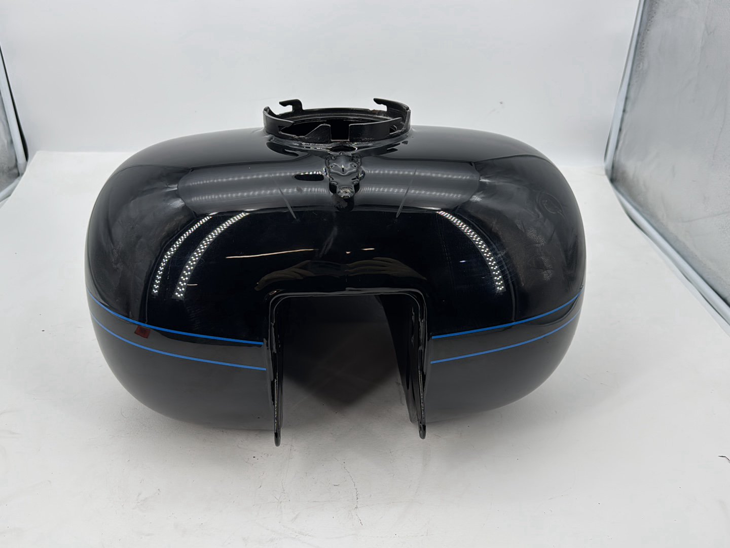 2007 - 2012 Harley-Davidson Touring Road Glide Fuel Gas Tank Gasoline Reservoir 	61356-08