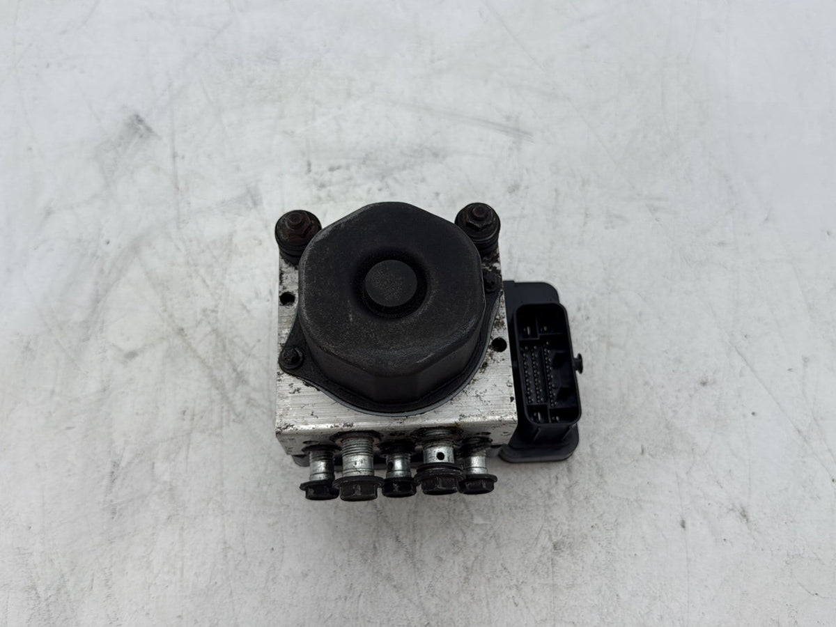18 Harley Electra Glide Touring Ultra FLHTCU OEM ABS Brake Pump & Control Module