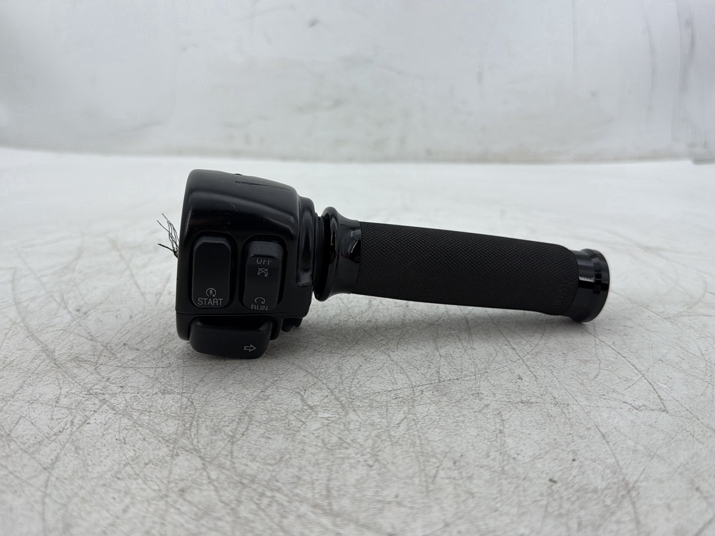 2010 Harley Dyna Fat Bob FXDF OEM Right Engine Start Kill Switches Controls