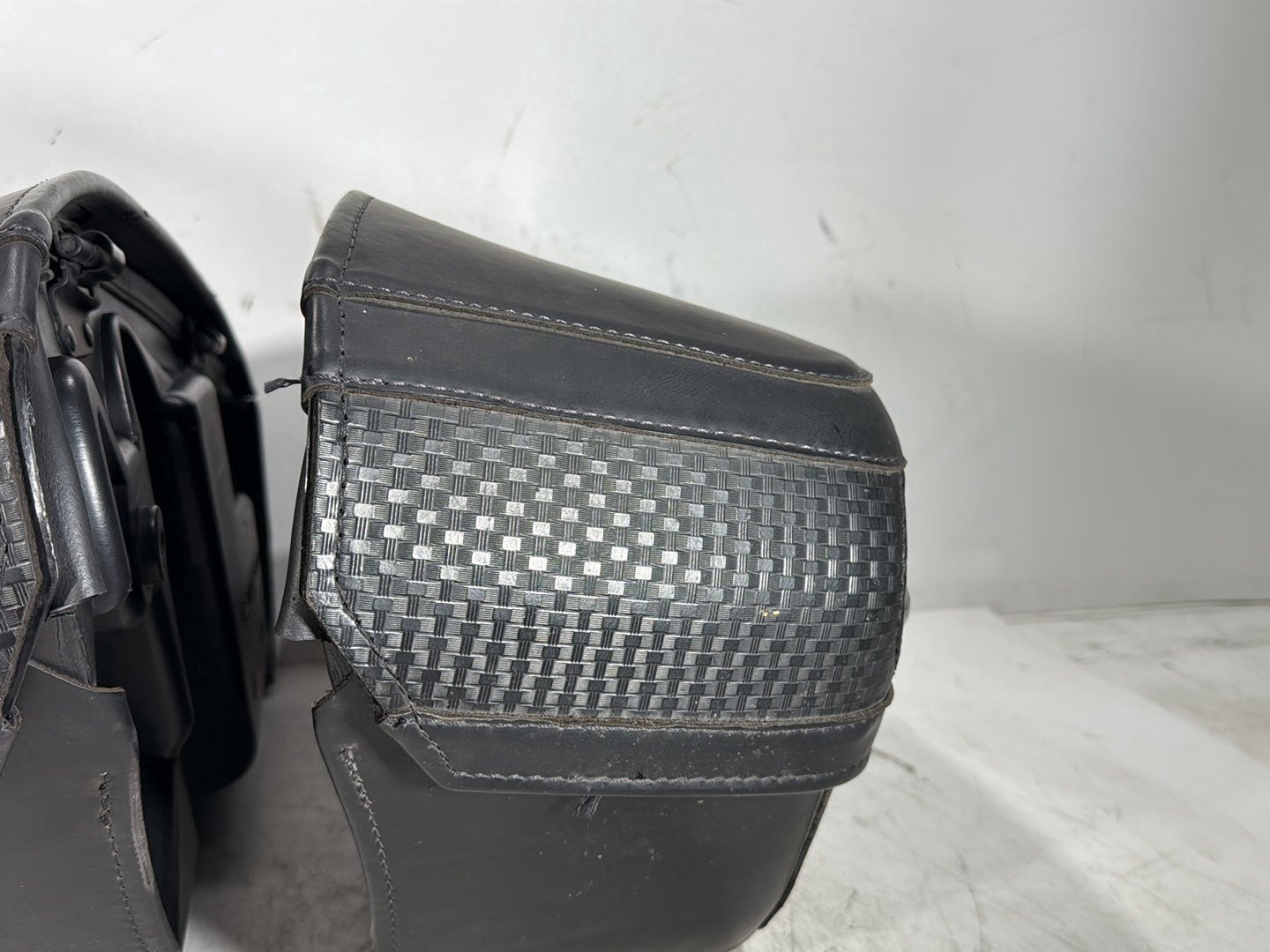 2006 Harley Road King Touring FLHRCI Classic OEM Rear Left Right Saddlebags Luggage Leather