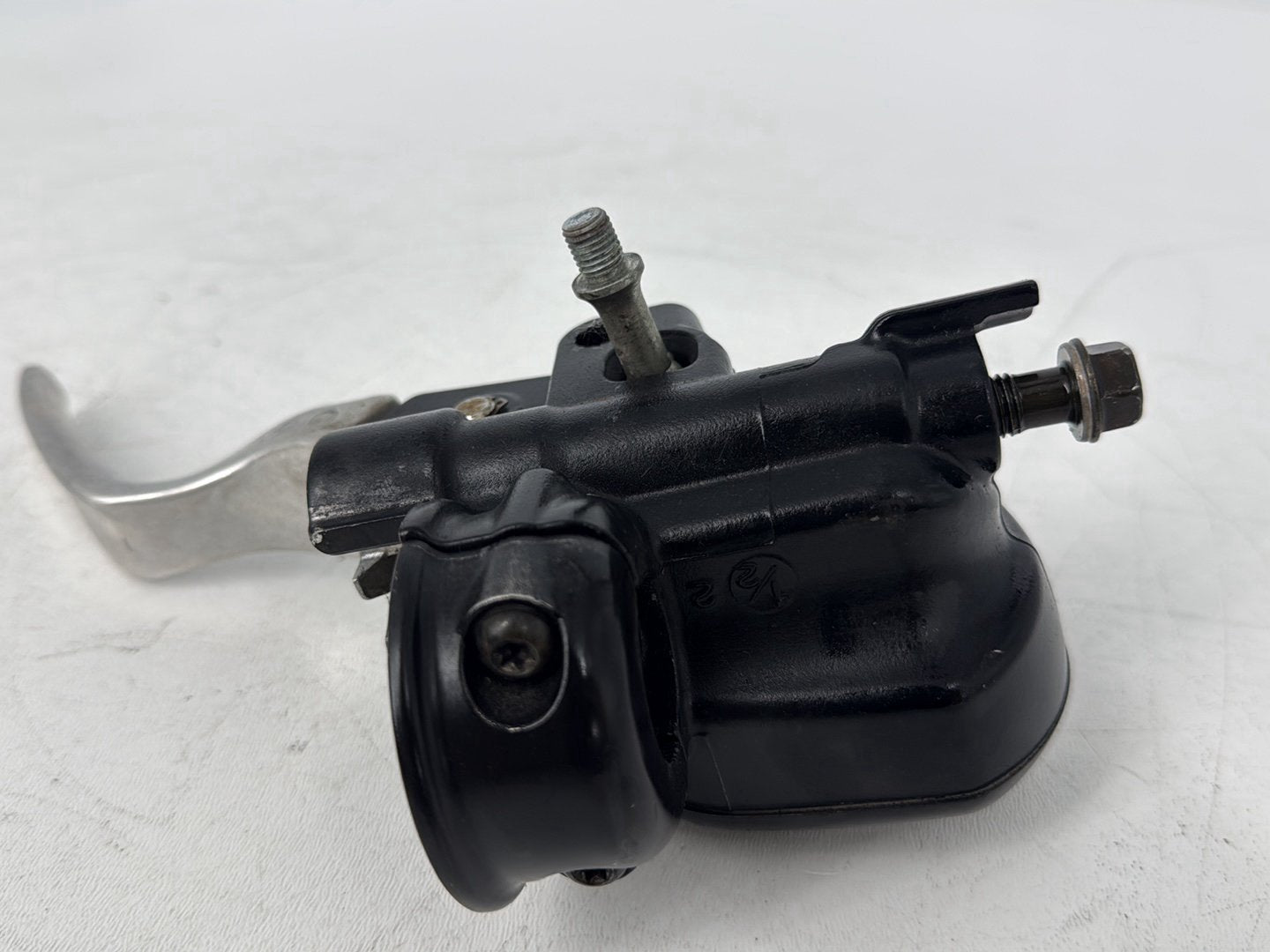 2005 Harley Sportster XL883C 883 Custom OEM Front Right Brake Lever Master Cylinder