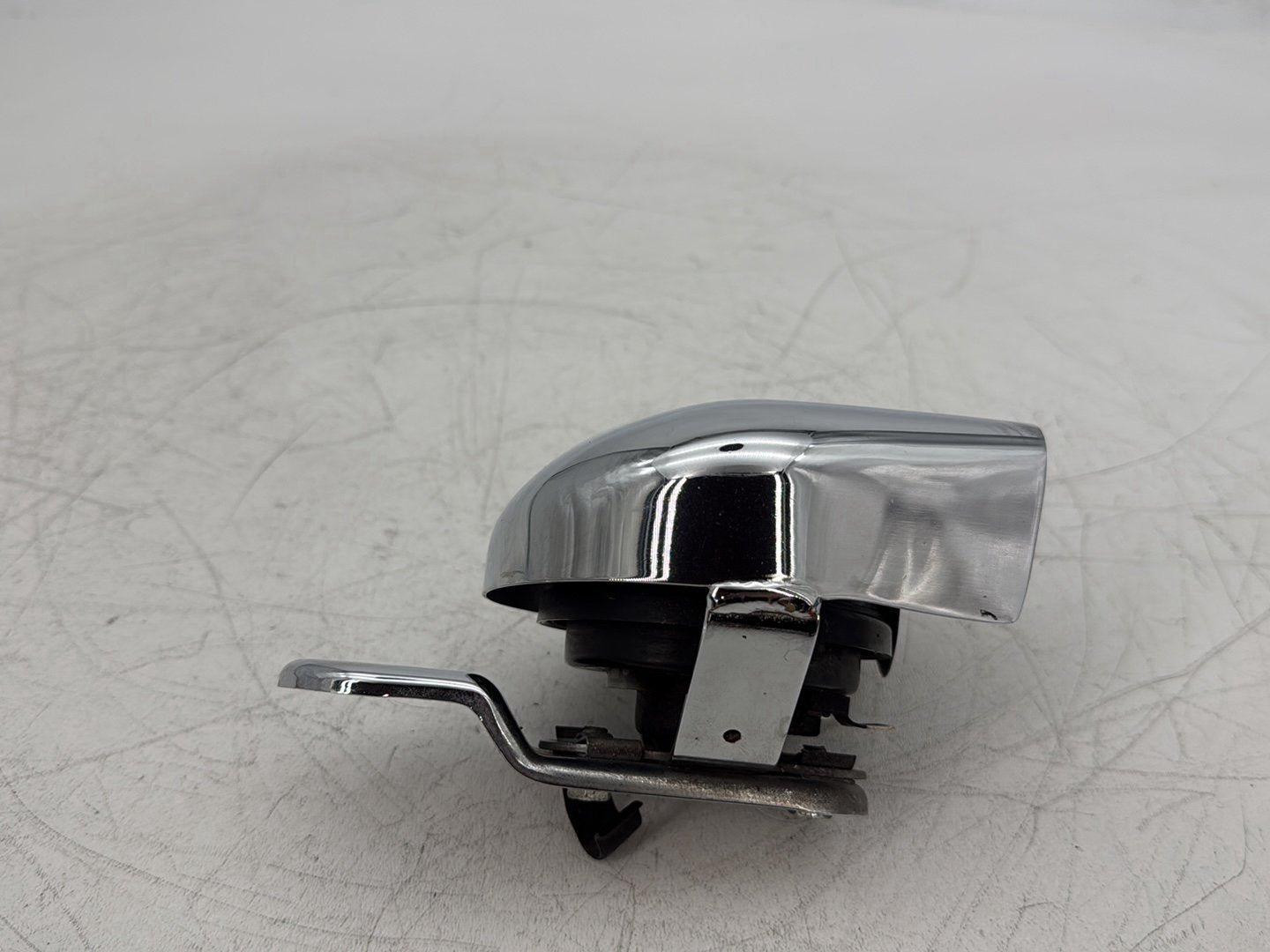 2004 Harley Touring FLHT Electra Glide OEM Horn Signal Klaxon Chrome Cover