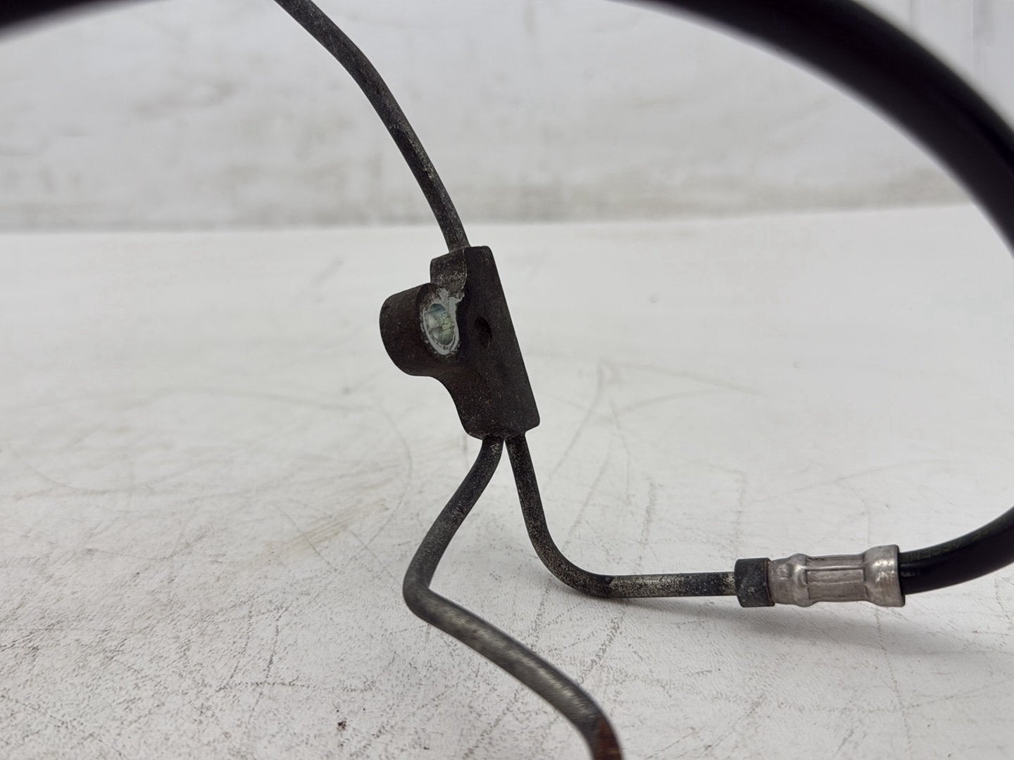 2009 Harley Street Glide Touring FLHX OEM Front Brake Hose Line Pipe NON-abs