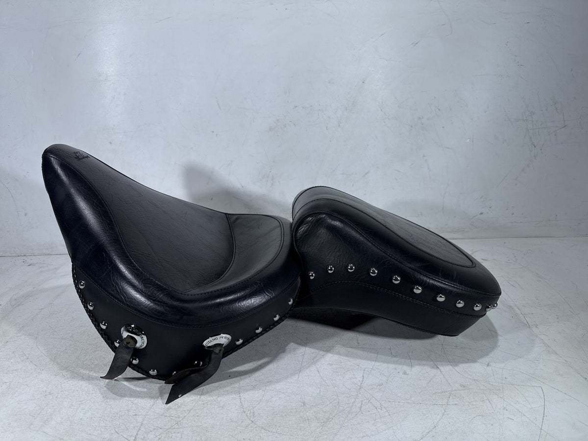 01 Harley Heritage Softail Classic Passenger Rider Driver Seat Saddle MUSTANG