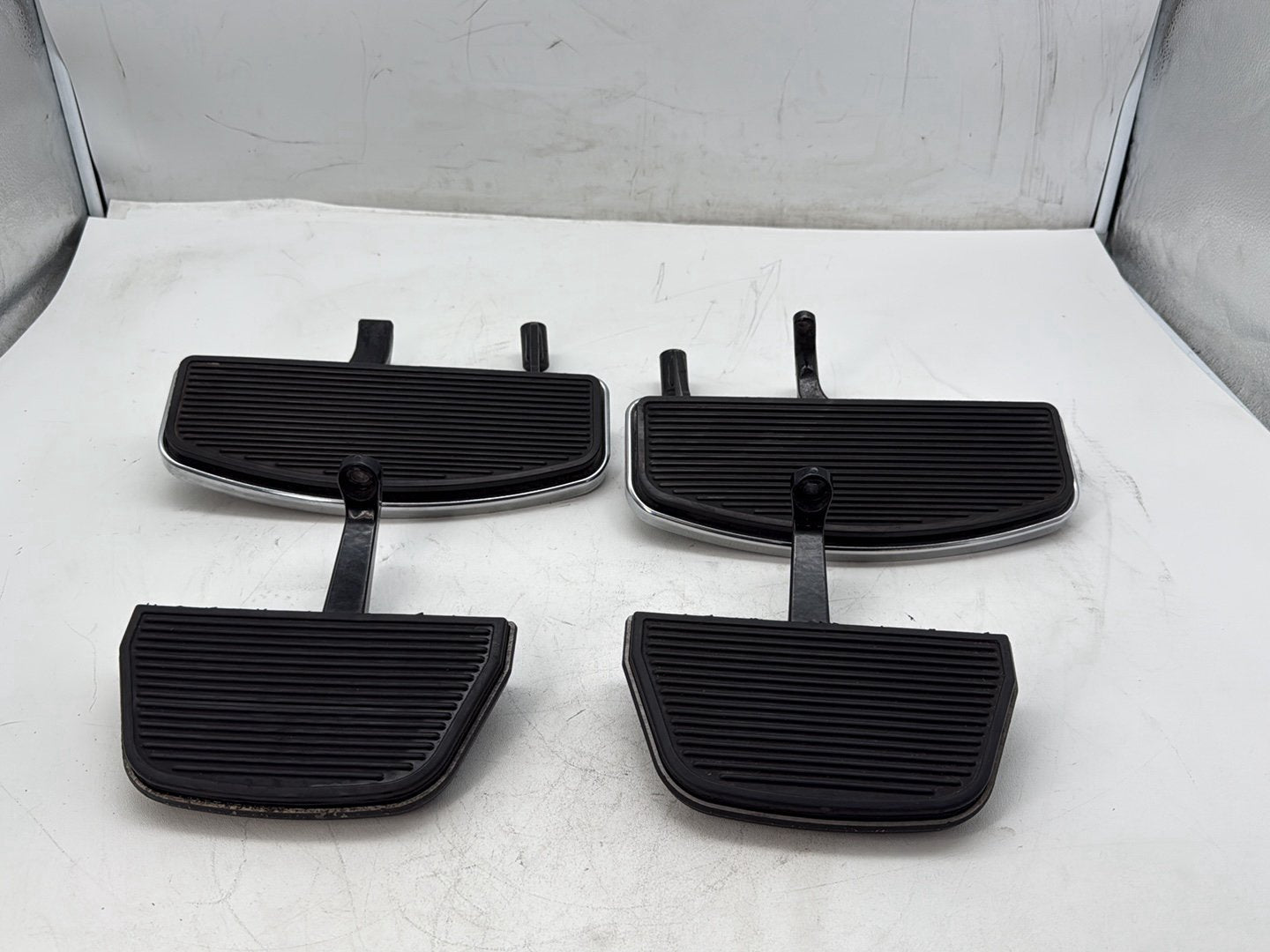 2006 Harley Touring FLHTCI Electra Glide Classic OEM Left Right Driver & Pass Floorboard Foot Rest