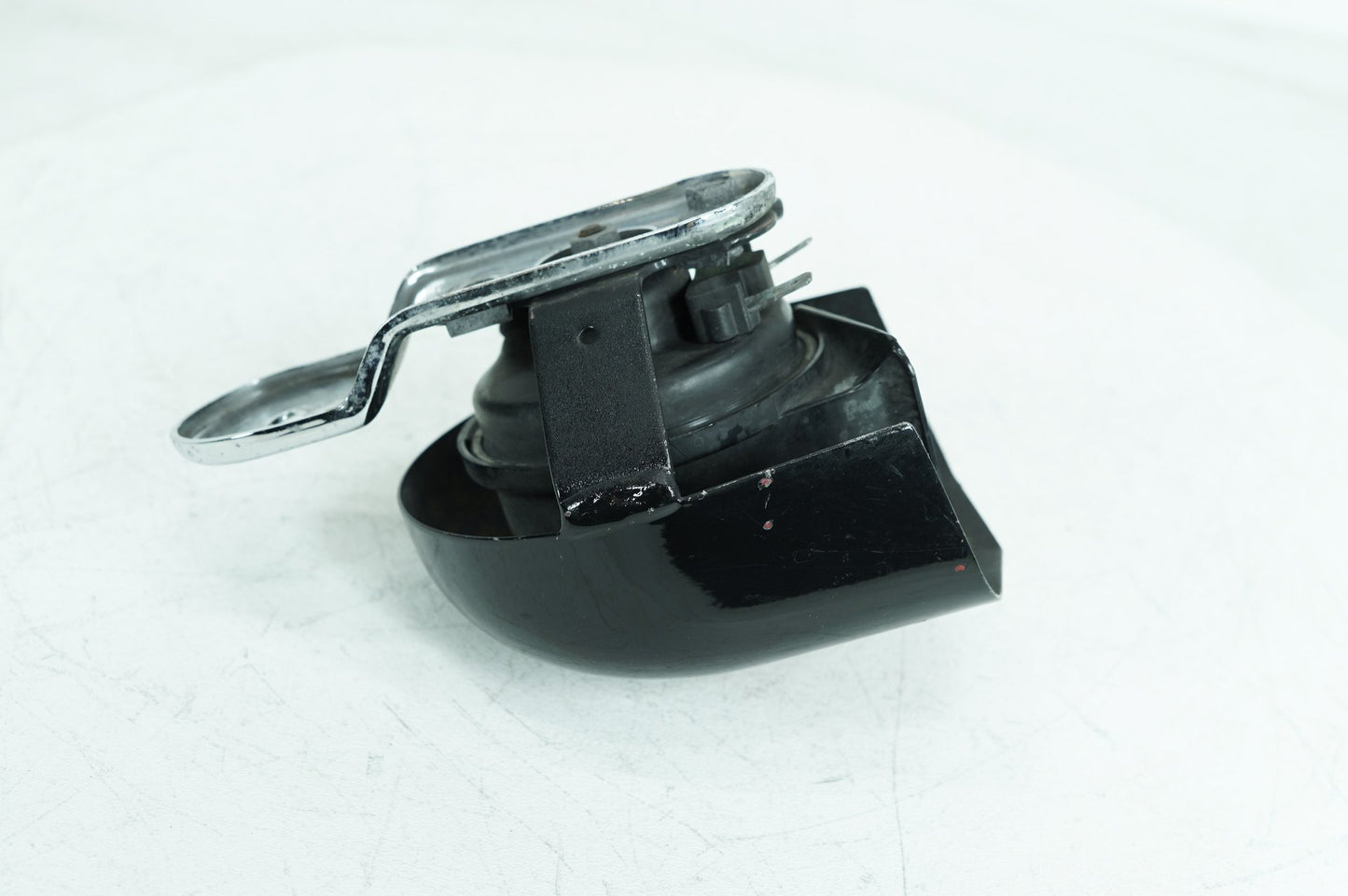 2007 - 2011 Harley-Davidson Touring Street Glide Horn Signal Klaxon Chrome Cover 69060-90F