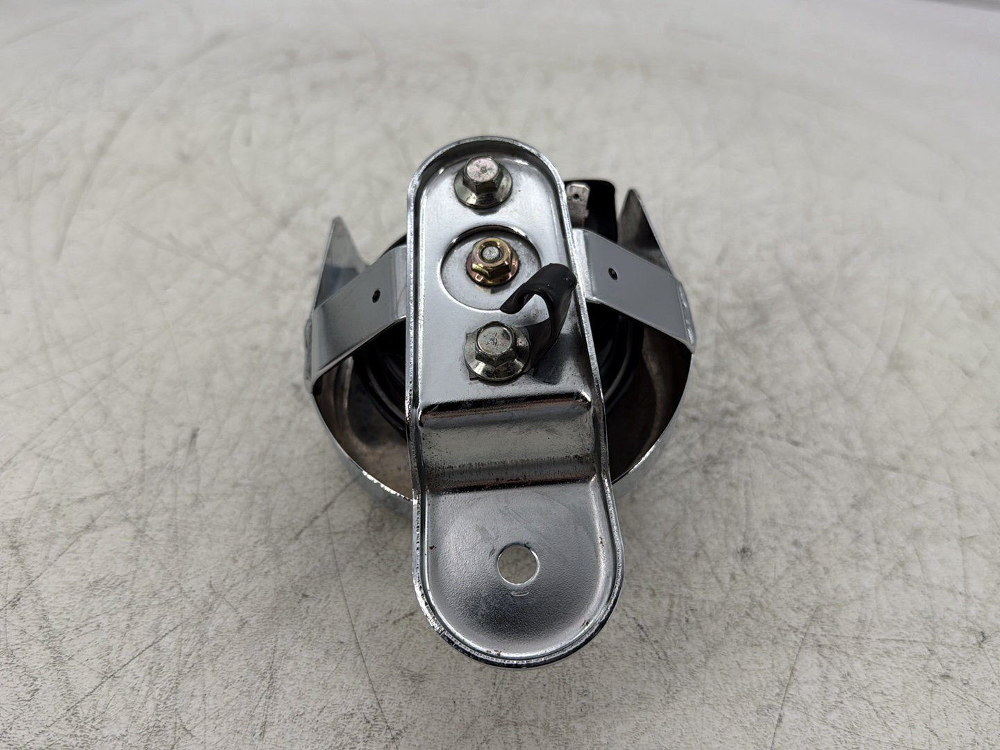 2006 Harley Road King Touring FLHRCI Classic OEM Horn Signal Klaxon Chrome Cover