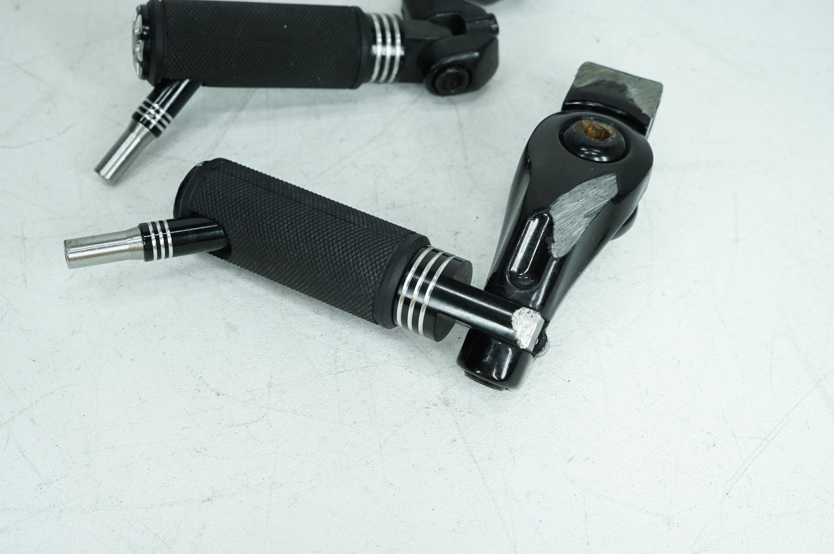Front Right Left Highway Foot Pegs, Highway Foot Pegs, 2024, Harley-Davidson, Softail, Standard, FXST