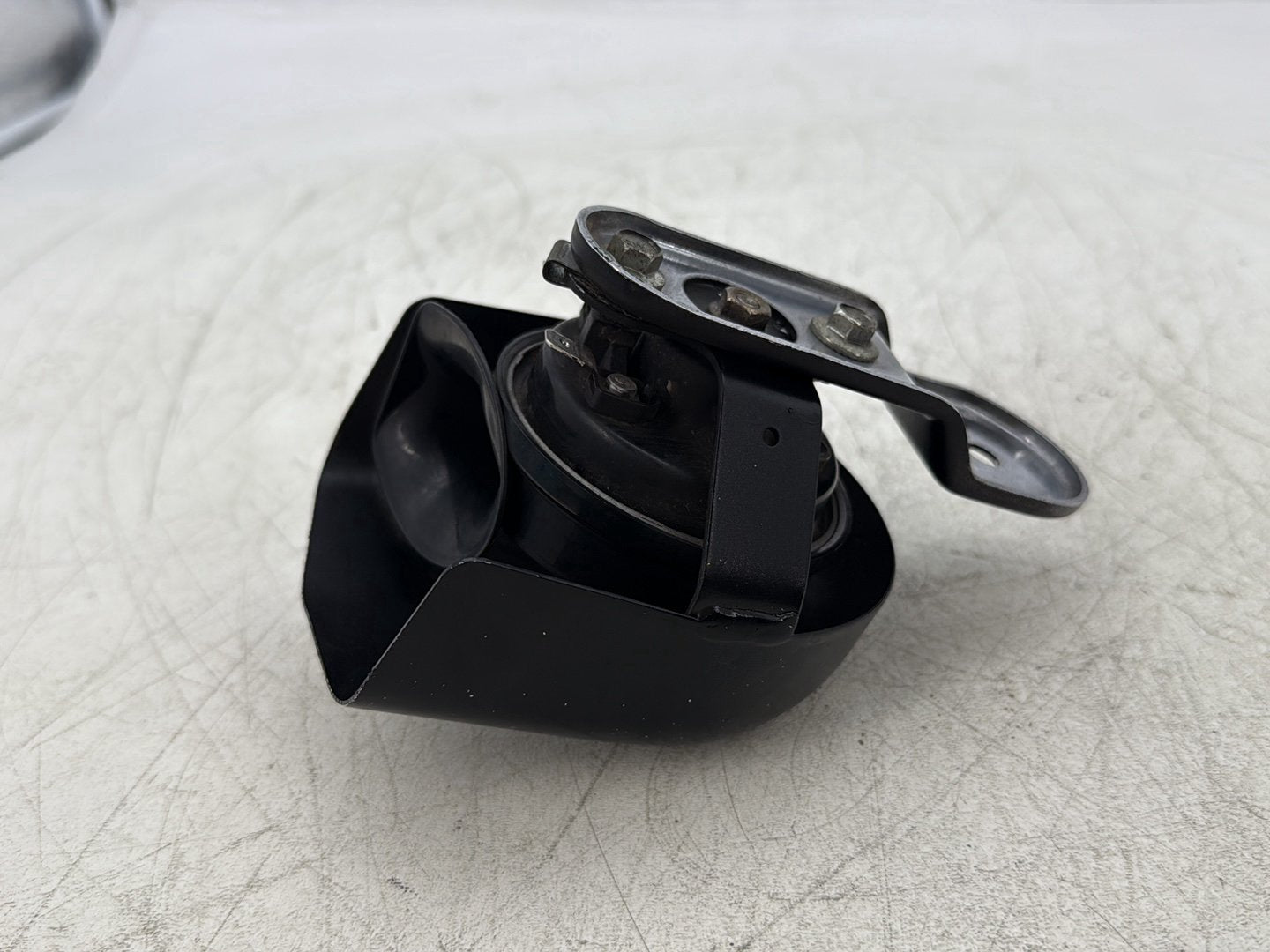 2004 Harley Road King Touring Custom FLHRSI OEM Signal Horn Klaxon Beep