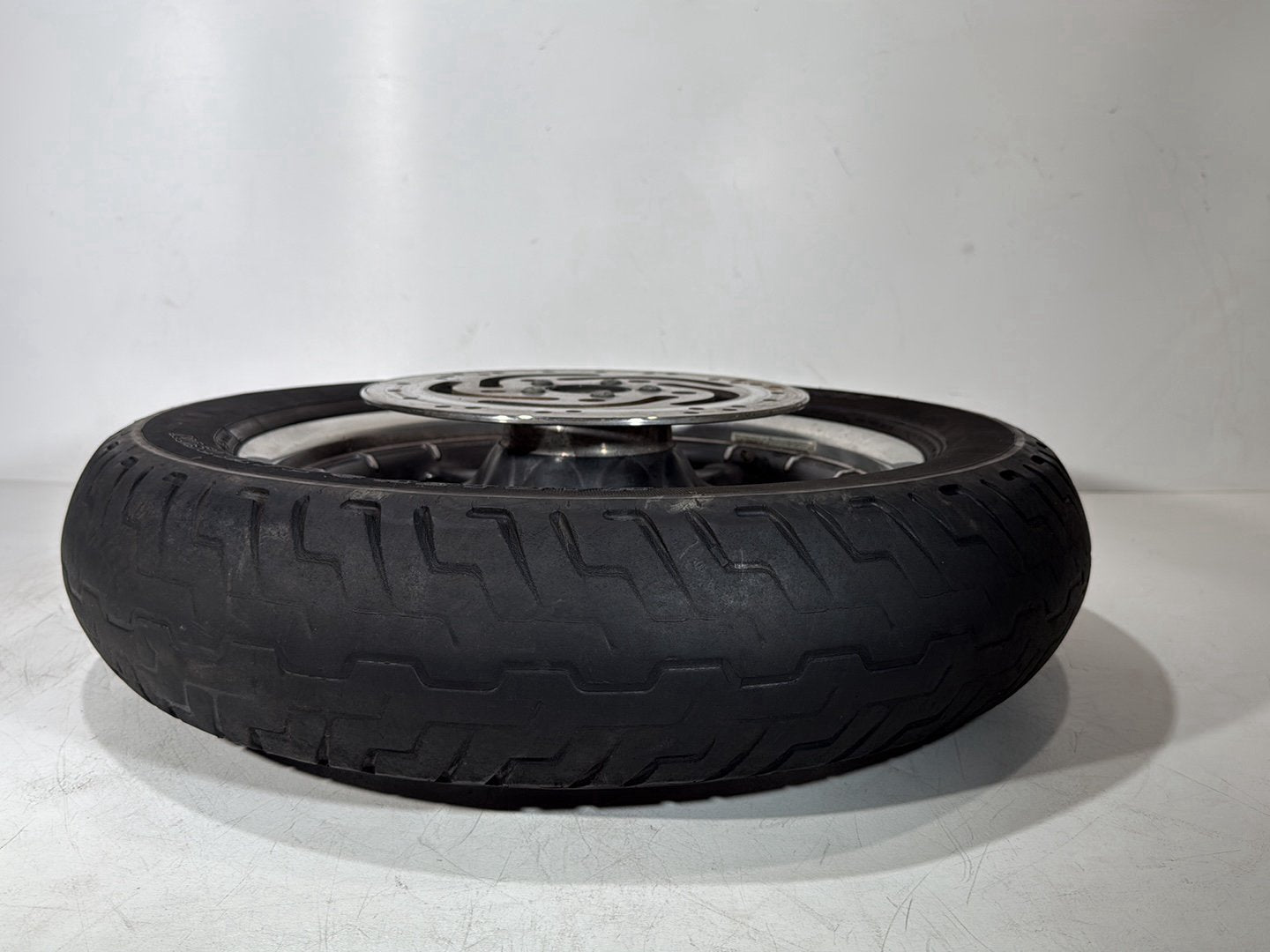 1999 - 2006 Harley-Davidson Touring Road King Police Front Wheel Rim Tire MT90B16 72H, Dunlop, 16"