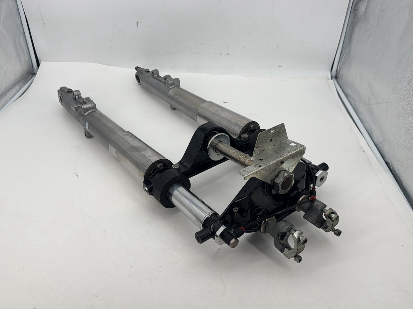 1999 - 2006 Harley-Davidson Touring Electra Glide Classic Front Triple Tree Set & LH RH Fork Legs Sliders  	45446-87A