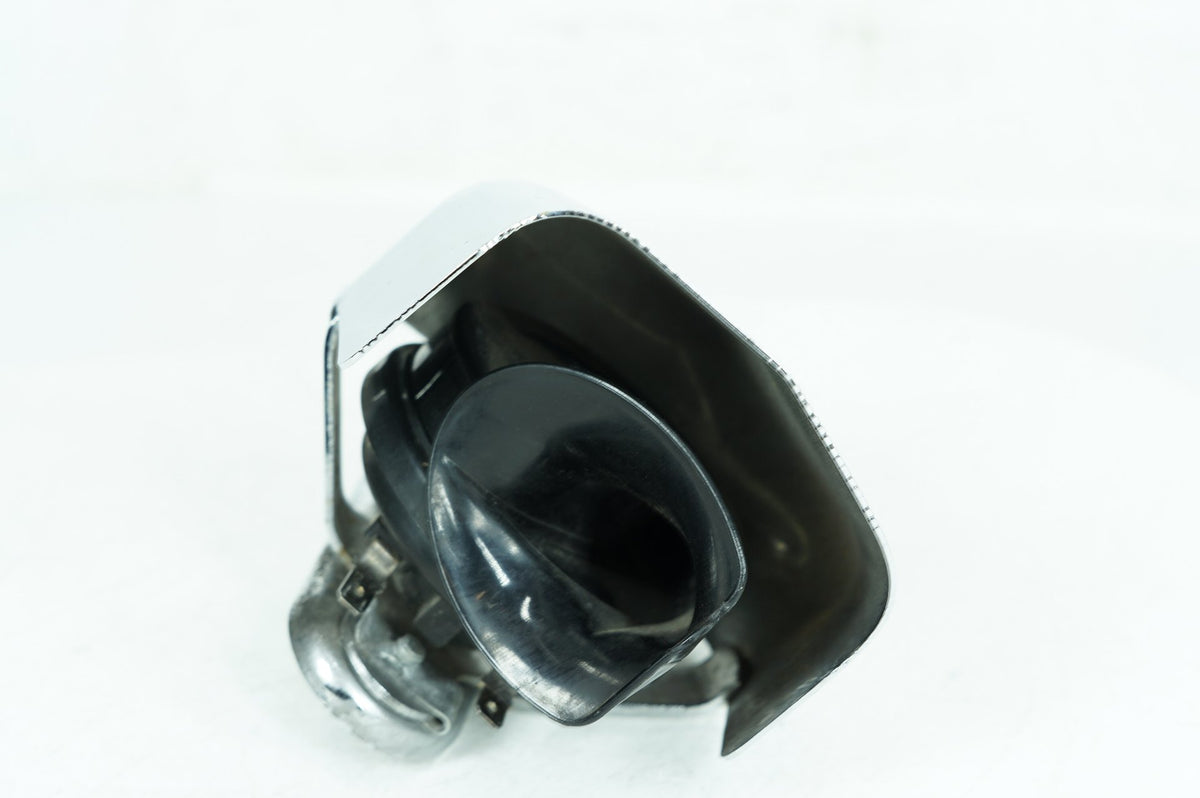 2004 Harley Dyna FXDLI Low Rider OEM Horn Signal Klaxon Chrome Cover