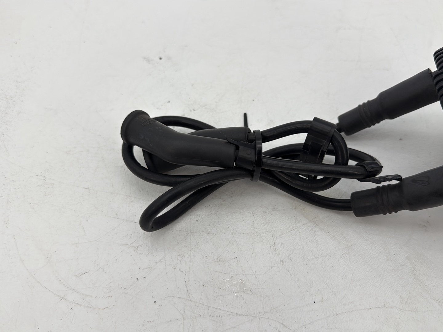 1999 - 2006 Harley-Davidson Touring Road King Custom Ignition Coil Spark Plugs Cable  	31743-01