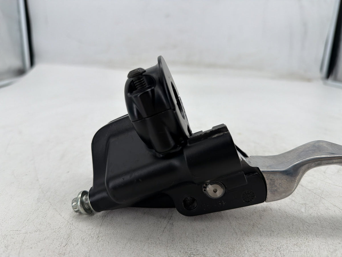 06 Harley Street Glide Touring FLHX OEM Front Right Brake Lever Master Cylinder