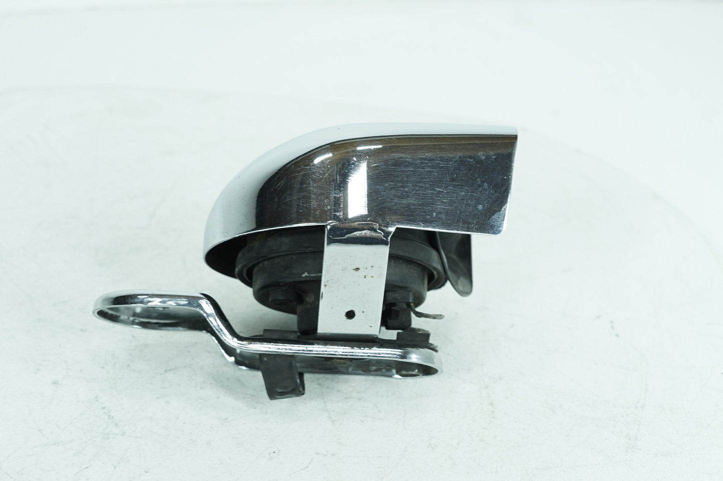 2000 - 2006 Harley-Davidson Softail Deuce Horn Signal Klaxon Chrome Cover 69012-93A