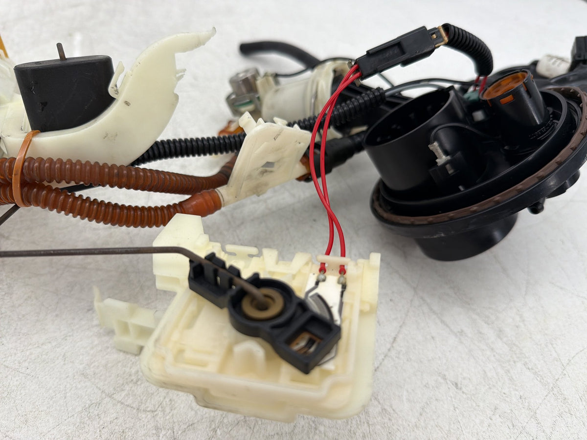 2011 Harley Electra Glide Touring Ultra OEM Fuel Pump Gas Gasoline Petrol Sending