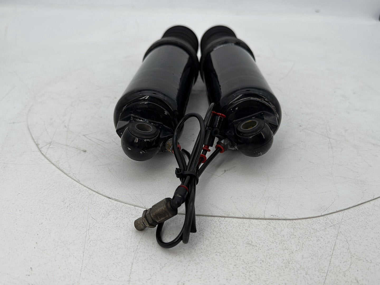 1999 - 2006 Harley-Davidson Touring Road King Police Rear Left Right Shock Absorbers 54565-97A