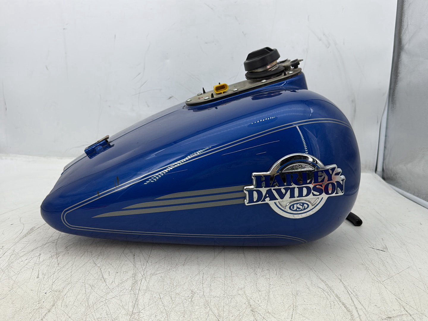 2007 Harley Electra Glide Touring Ultra OEM Fuel Gas Tank Gasoline Reservoir