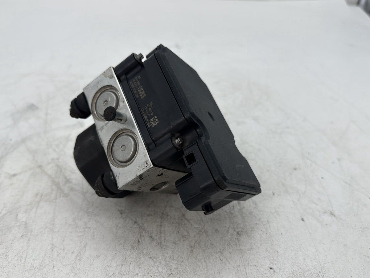 18 Harley Electra Glide Touring Ultra FLHTCU OEM ABS Brake Pump & Control Module
