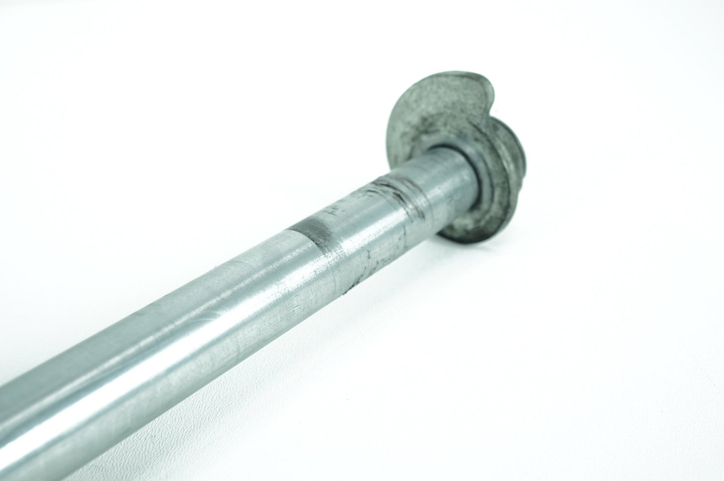 2007 - 2016 Harley-Davidson Touring CVO Electra Screamin Eagle Rear Wheel Axle Bolt Shaft 43000002