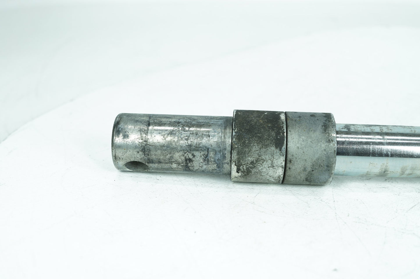 1999 - 2006 Harley-Davidson Touring Electra Glide Classic Front Wheel Axle Bolt Shaft  	43364-00