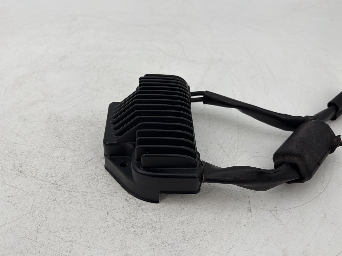 1999 - 2006 Harley-Davidson Dyna Super Glide Voltage Regulator Rectifier  74631-04