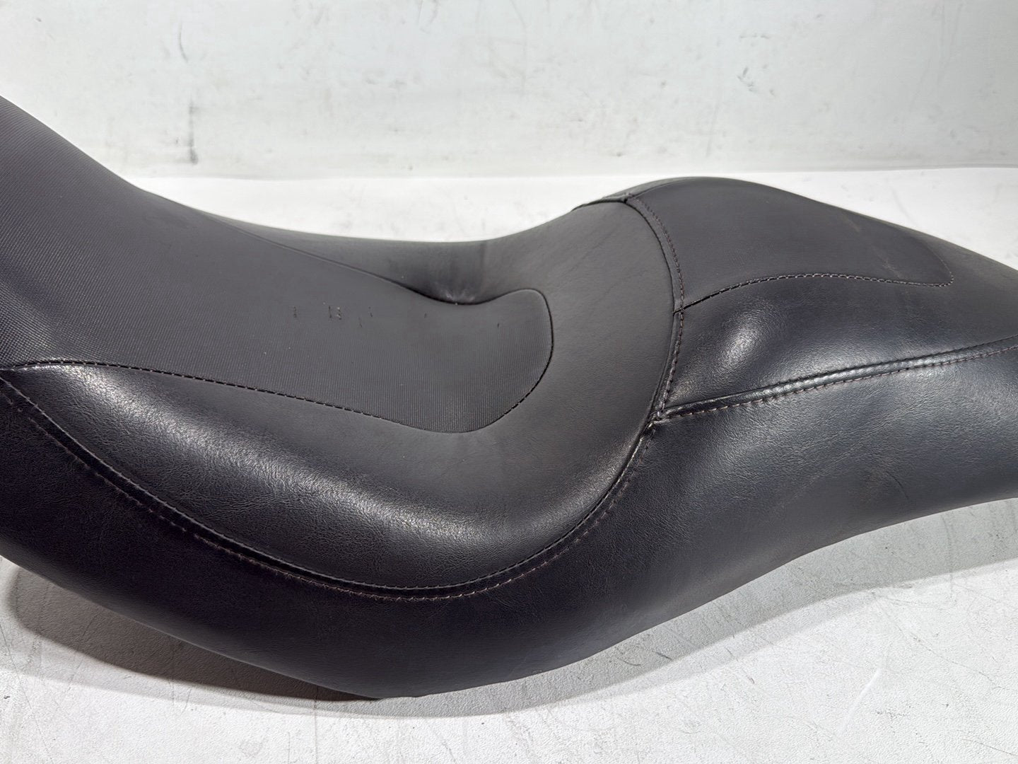 2008 Harley Dyna Fat Bob FXDF OEM Passenger Rider Driver Seat Saddle