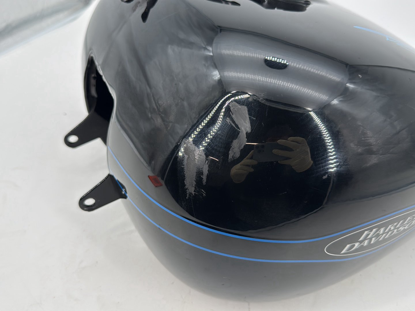 2007 - 2012 Harley-Davidson Touring Road Glide Fuel Gas Tank Gasoline Reservoir 	61356-08