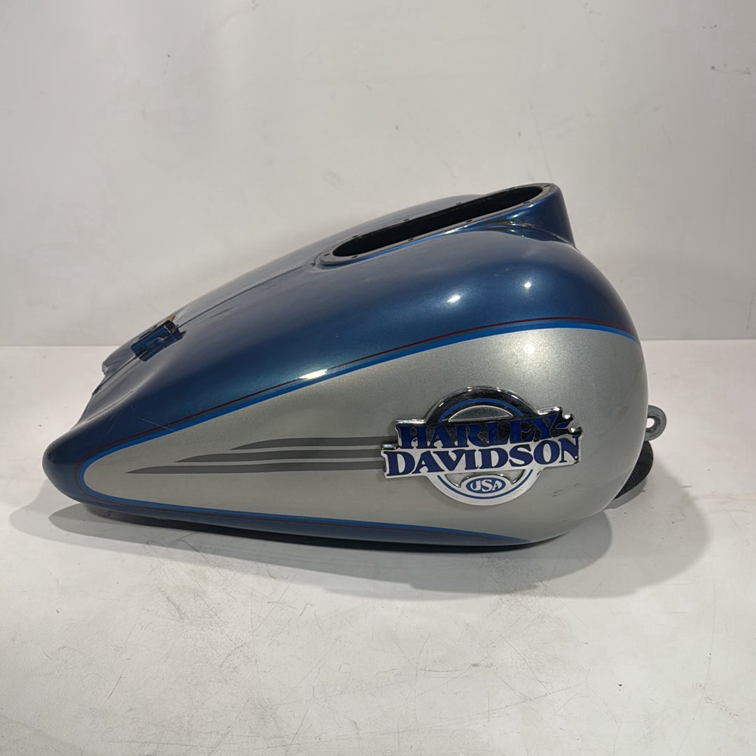 1999 - 2006 Harley-Davidson Touring Electra Glide Ultra Fuel Gas Tank Gasoline Reservoir  	61356-03