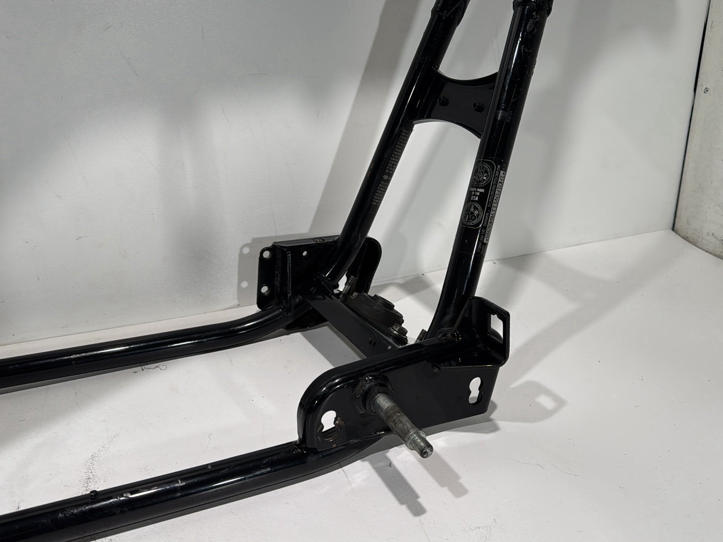 1999 - 2006 Harley-Davidson Touring Road King Body Main Frame Chassis CLN CLR  	47900-01