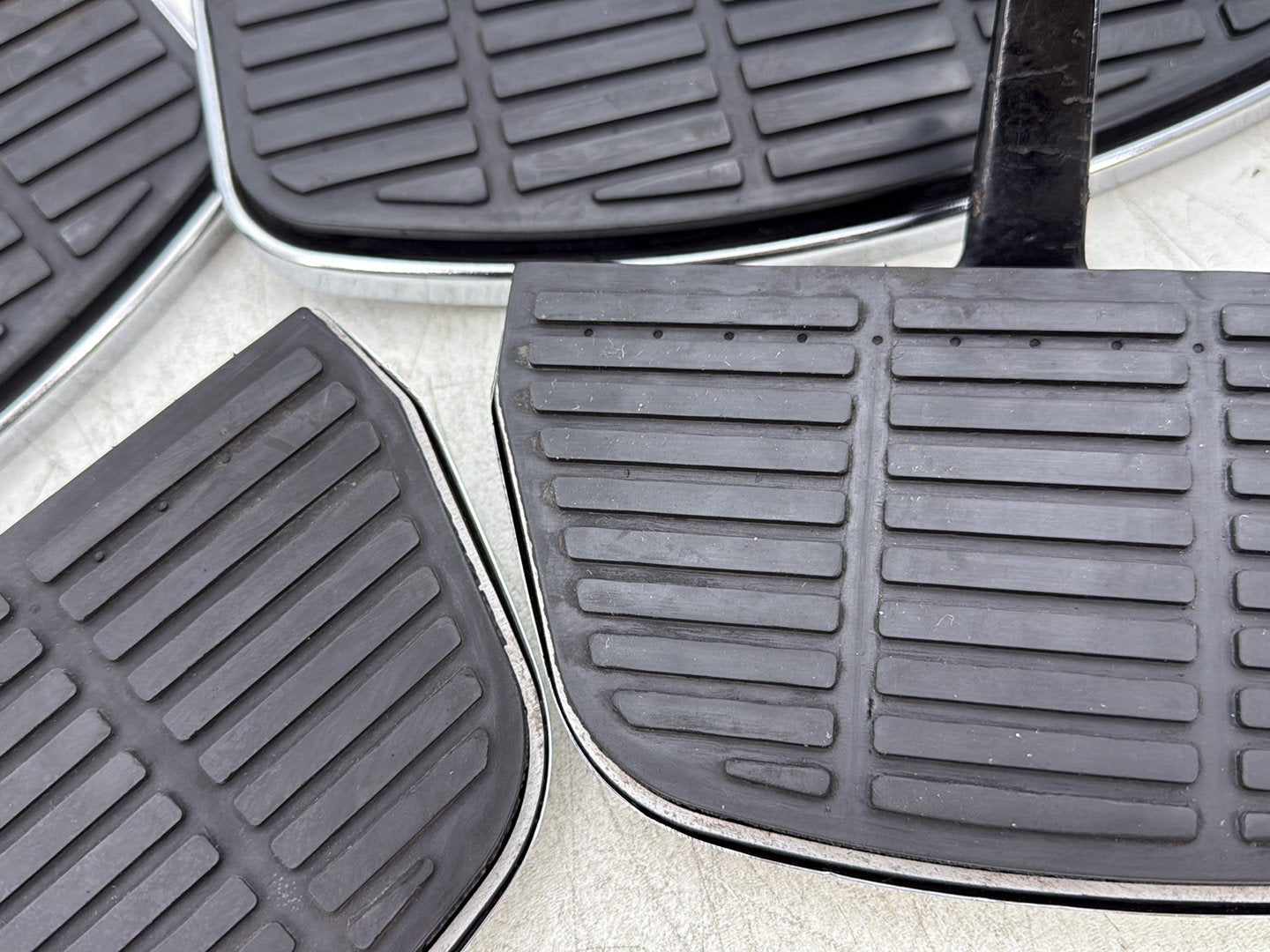 1998 Harley Touring FLHTCUI Electra Glide Ultra OEM Left Right Driver & Pass Floorboard Foot Rest
