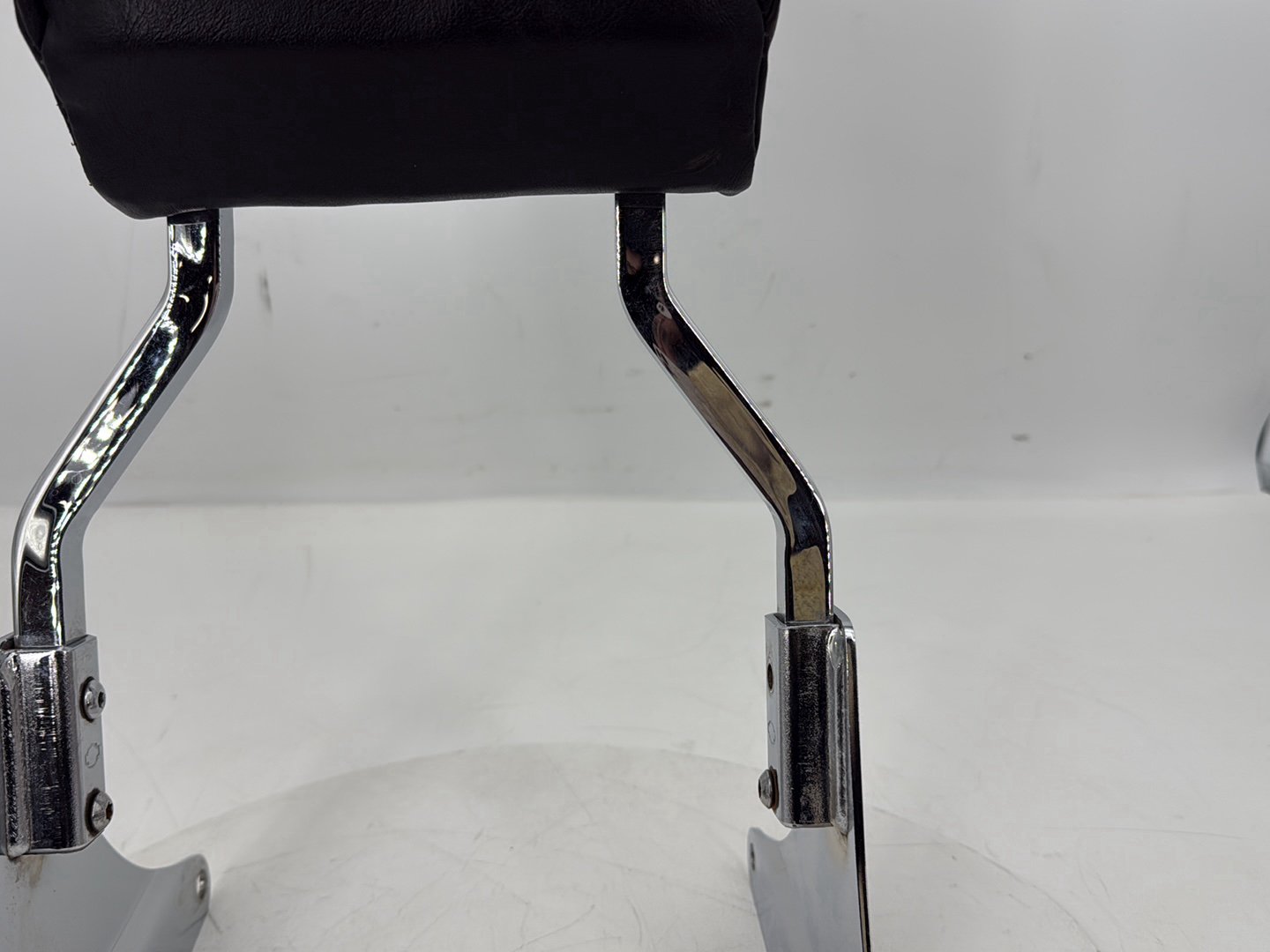 1999 - 2006 Harley-Davidson Softail Heritage Rear Sissy Bar w/ Backrest Cushion Pad 52731-00