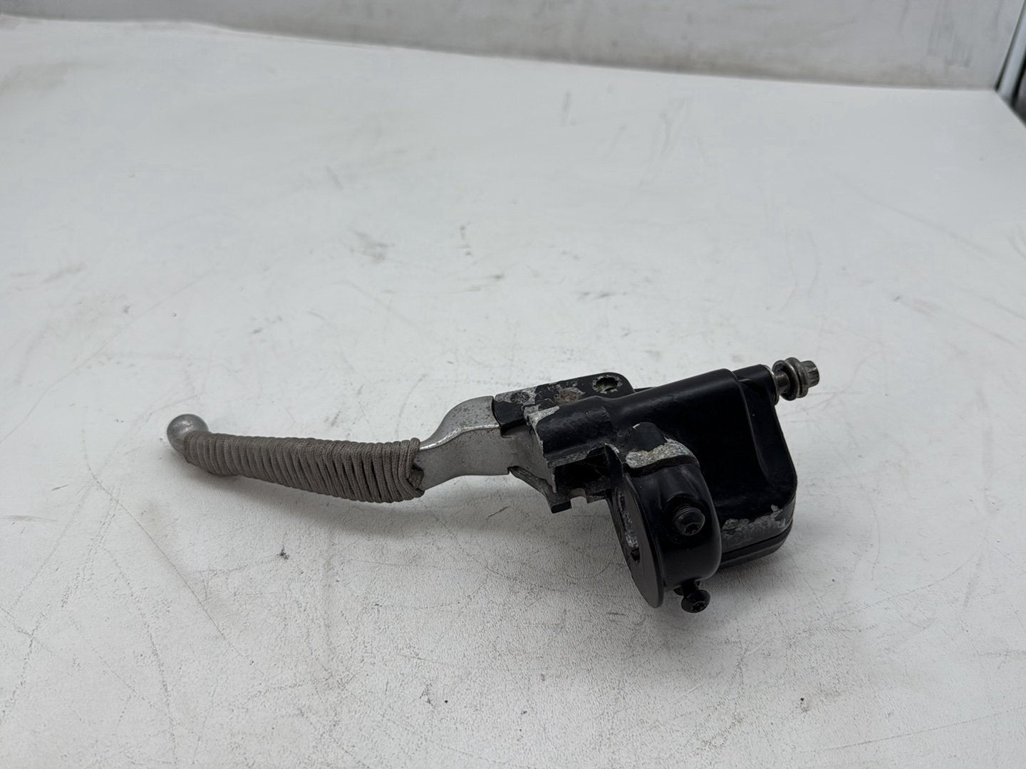 2006 Harley Touring FLHTCI Electra Glide Classic OEM Front Right Brake Lever Master Cylinder