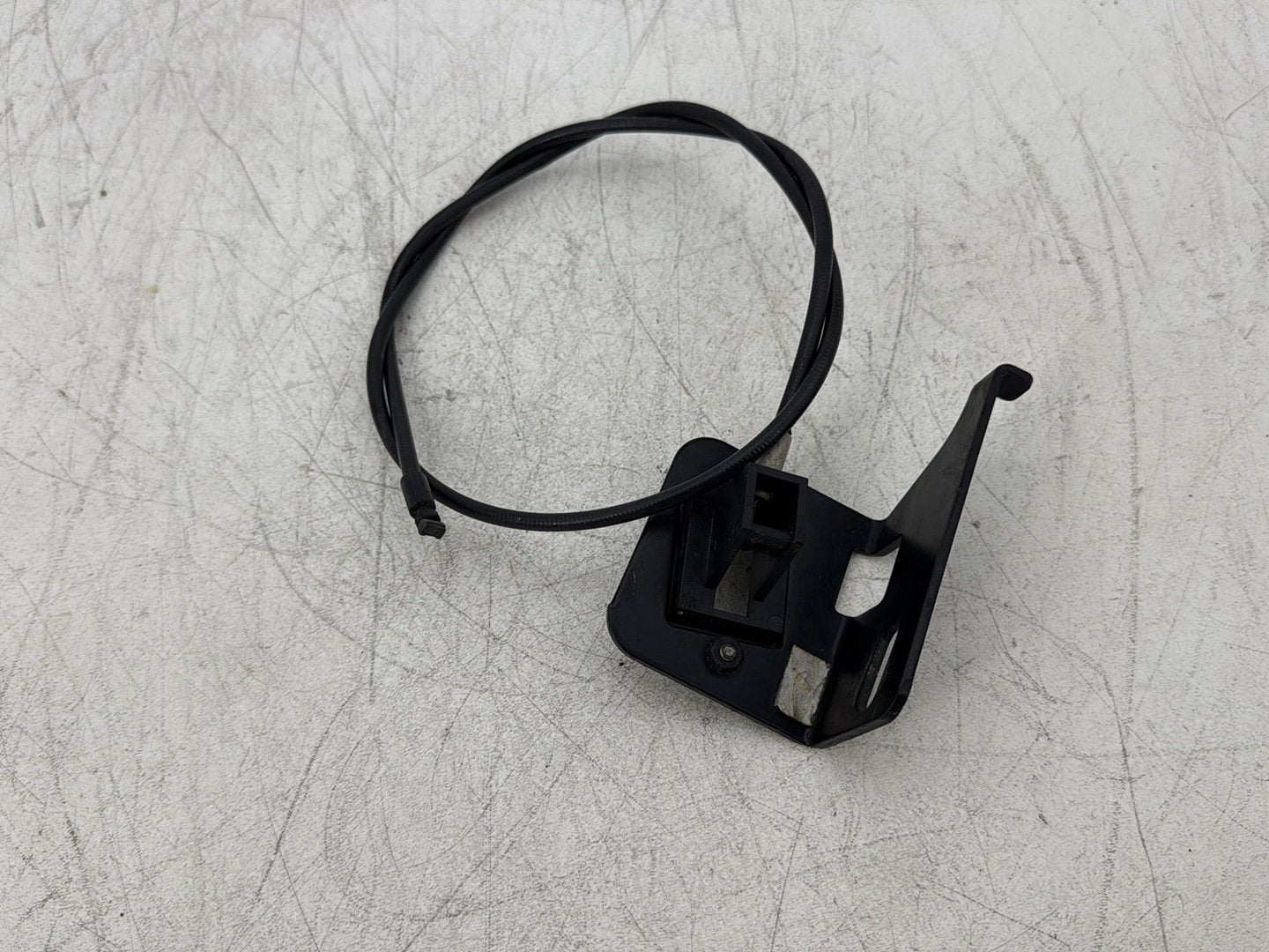 2015 Harley Road Glide Touring FLTRXS OEM Varilock Gas Spring Mount Bracket & Cable