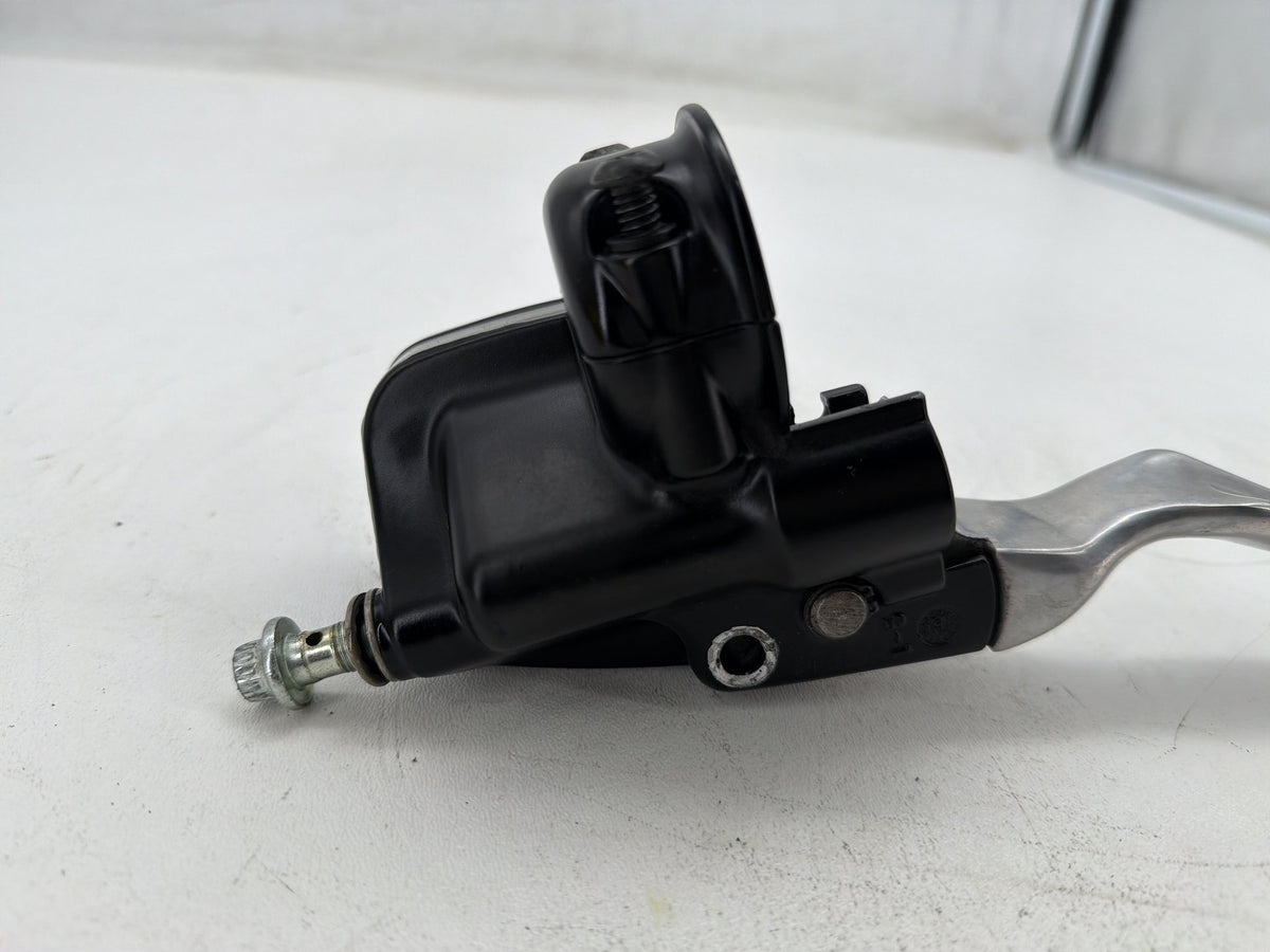 2001 Harley Electra Glide Touring OEM Front Right Brake Lever Master Cylinder