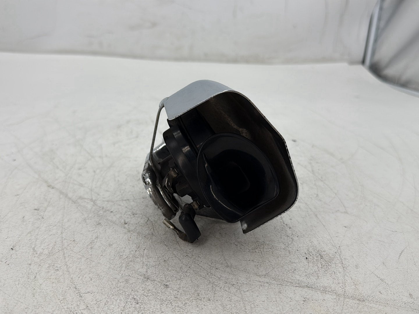 1997 Harley Softail Fat Boy FLSTF OEM Horn Signal Klaxon Chrome Cover 69012-93A