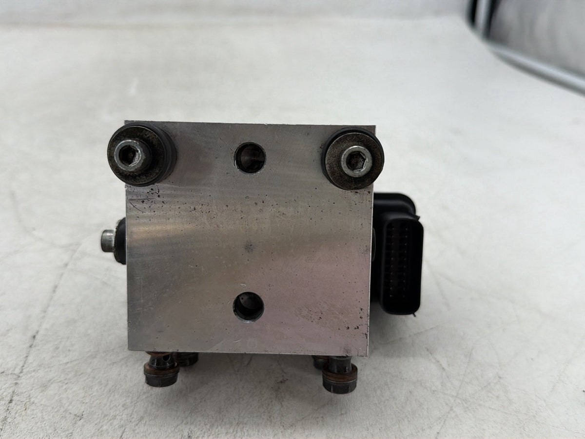 2013 Harley Electra Glide Touring CVO Screamin Eagle OEM ABS Brake Pump & Control Module