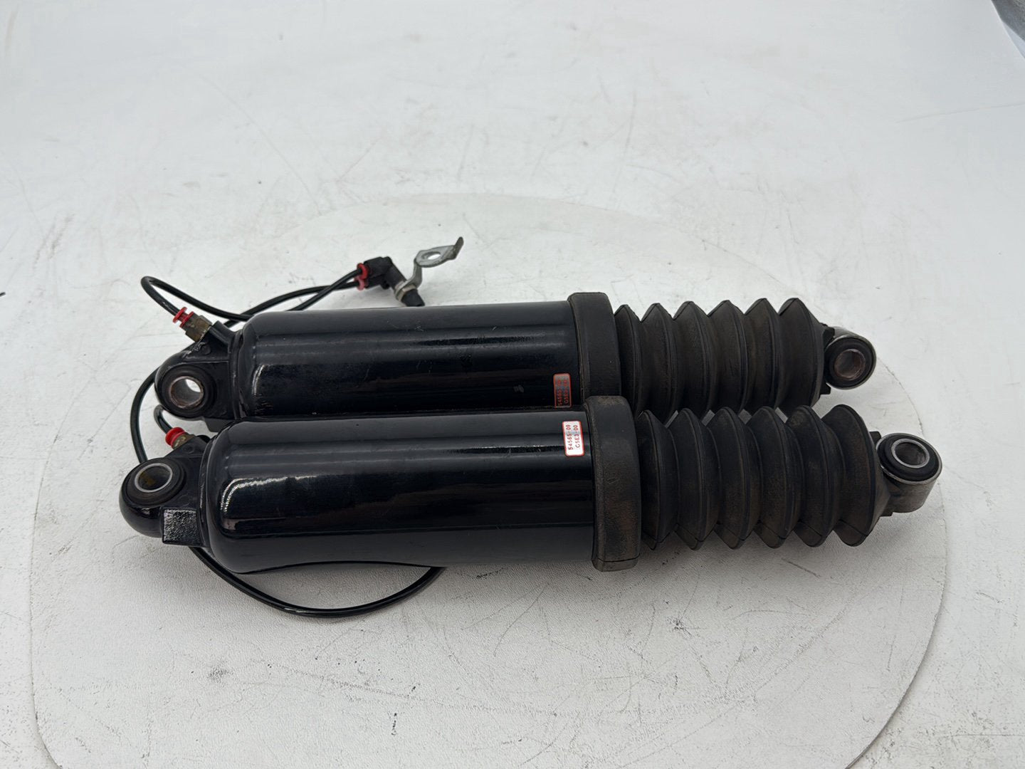 2008 - 2016 Harley-Davidson Touring Electra Glide Ultra Rear Left Right Shock Absorbers 54565-09