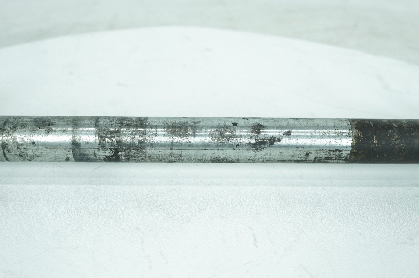 2007 - 2012 Harley-Davidson Touring Road Glide Rear Wheel Axle Bolt Shaft 41056-09
