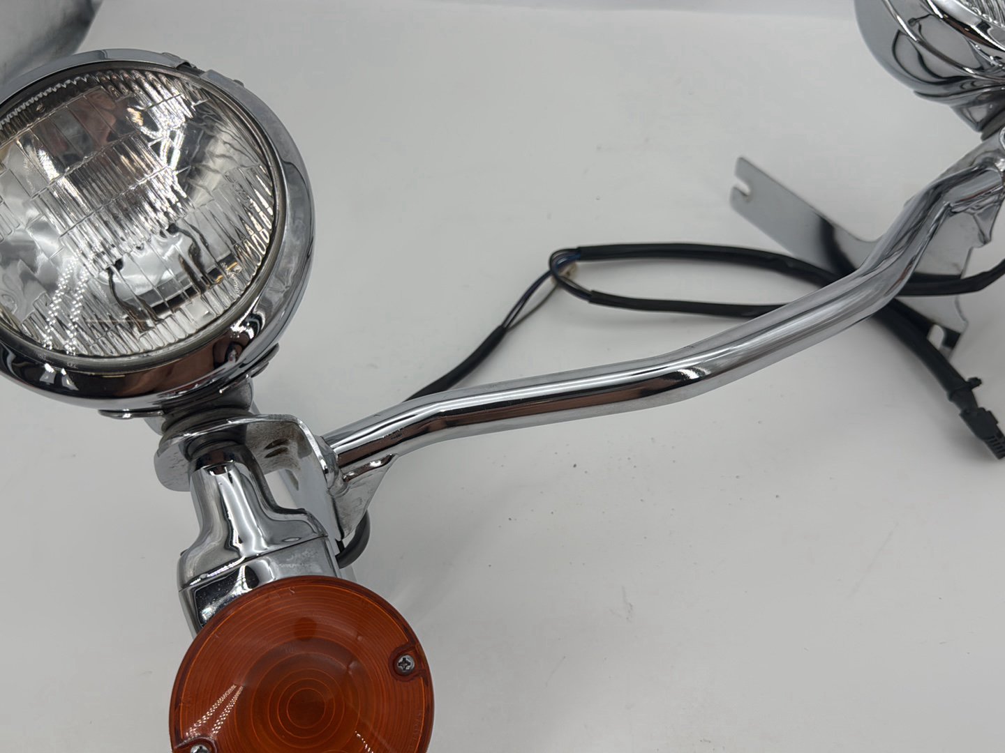 1999 - 2006 Harley-Davidson Touring Electra Glide Classic Front Turn Signal Indicators Aux Light Bar 68712-94A