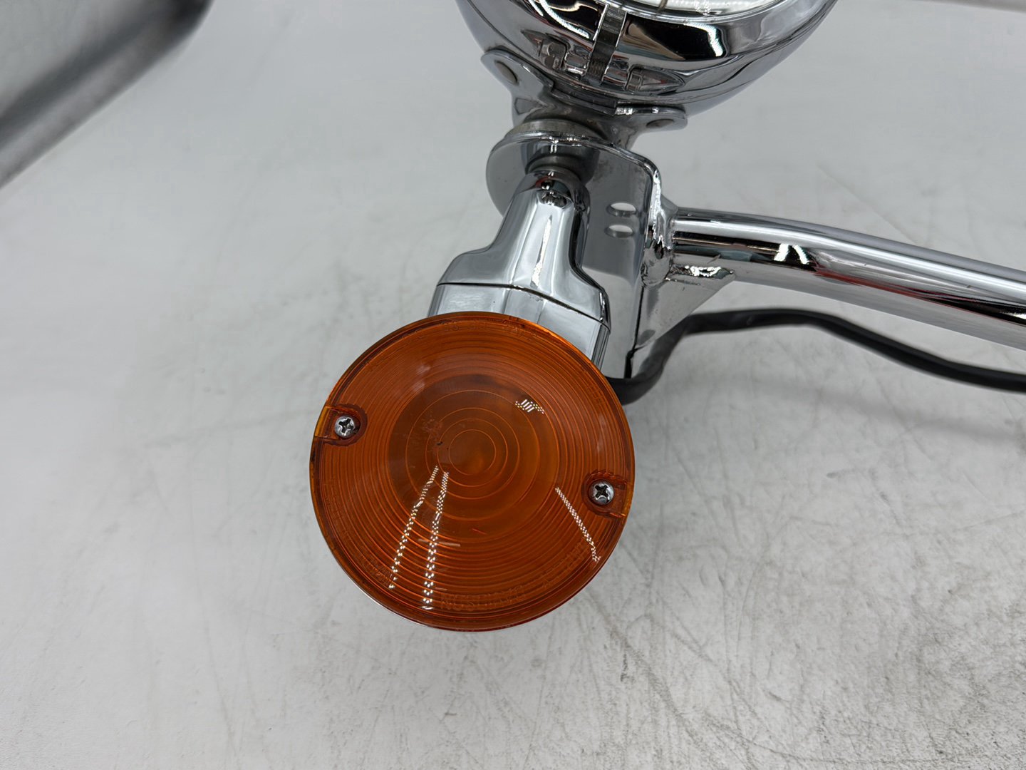 2005 Harley Electra Glide Touring Ultra FLHTCUI OEM Front Turn Signal Indicators Aux Light Bar