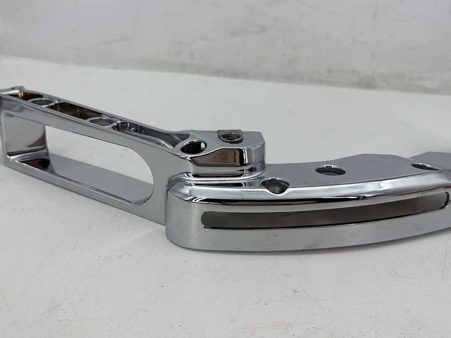 2014 Harley Electra Glide Touring CVO Screamin Eagle OEM Rear Left 1 Fender Strut Bracket